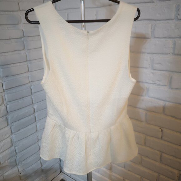 2/$30.00 Mix & Match - Forever 21 Ladies Ivory Lightweight Peplum Sleeveless Top - Picture 2 of 7